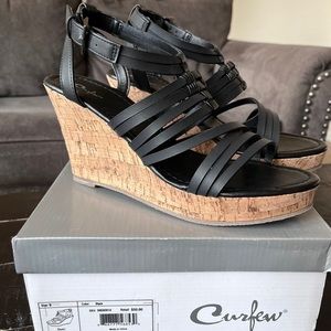 Never worn - Stappy Black Platform Sandals